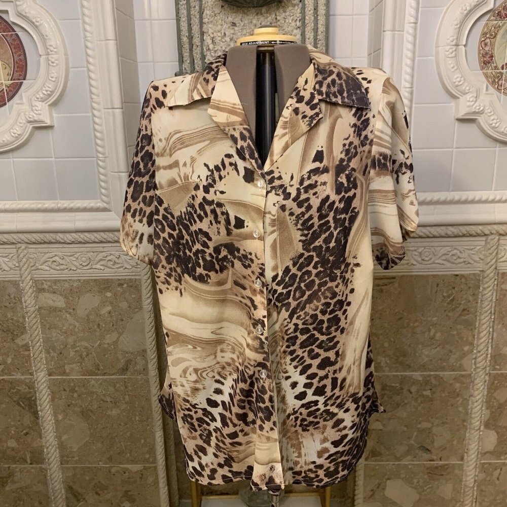 Blue Diamond Plus. Size 24. Short Sleeve. Button up. Animal Print Shirt. B99